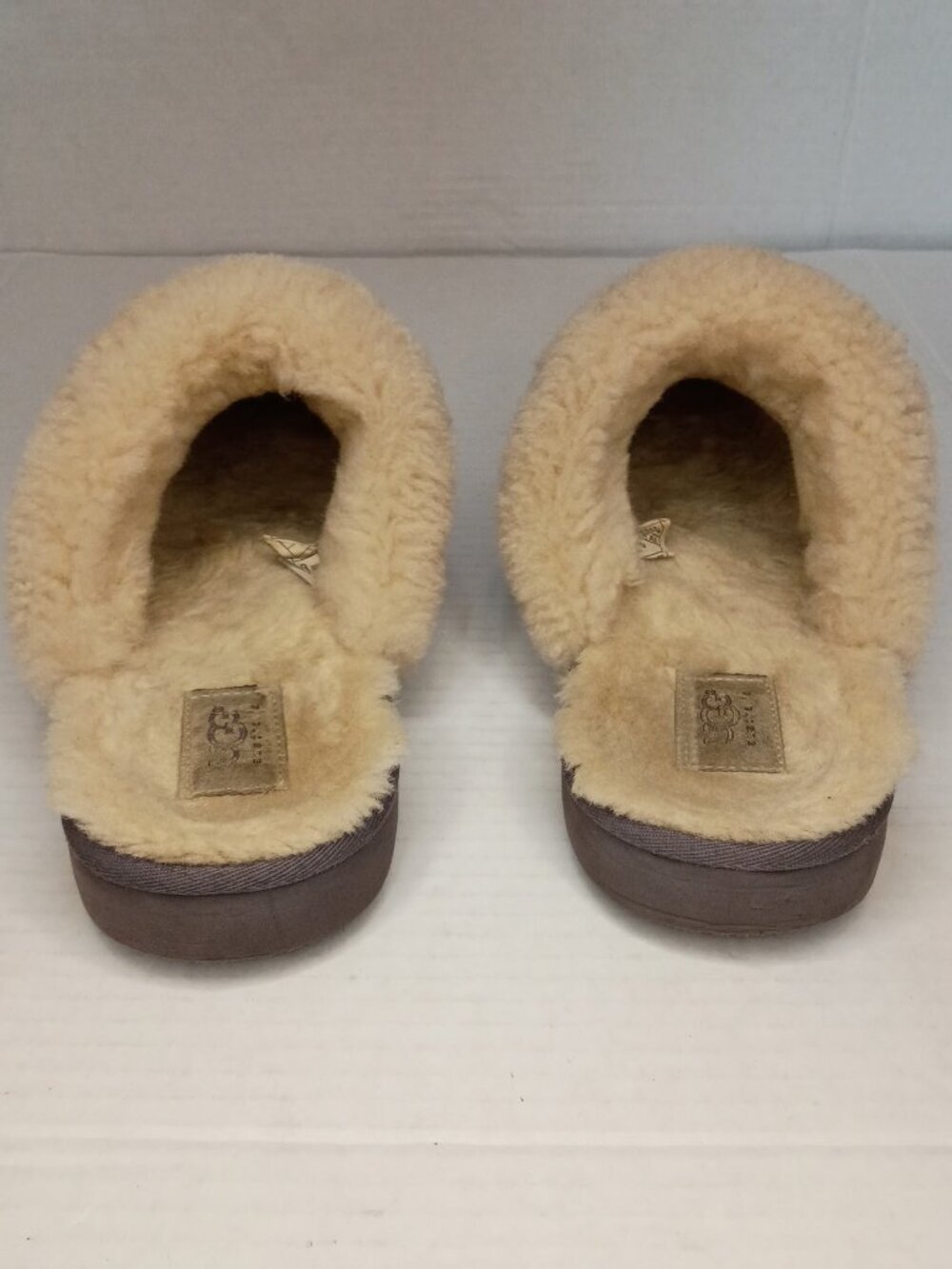 UGG Cozy Flannel Gray Plaid Mule Slippers Women’s Size 10 - Picture 5 of 7